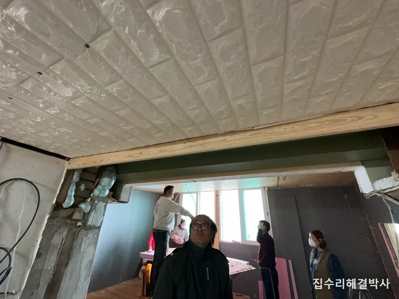 벽돌 모양 스티로폼 단열재를 붙이기 전에 — 두 번 일하지 않는 법 시공 사진 6