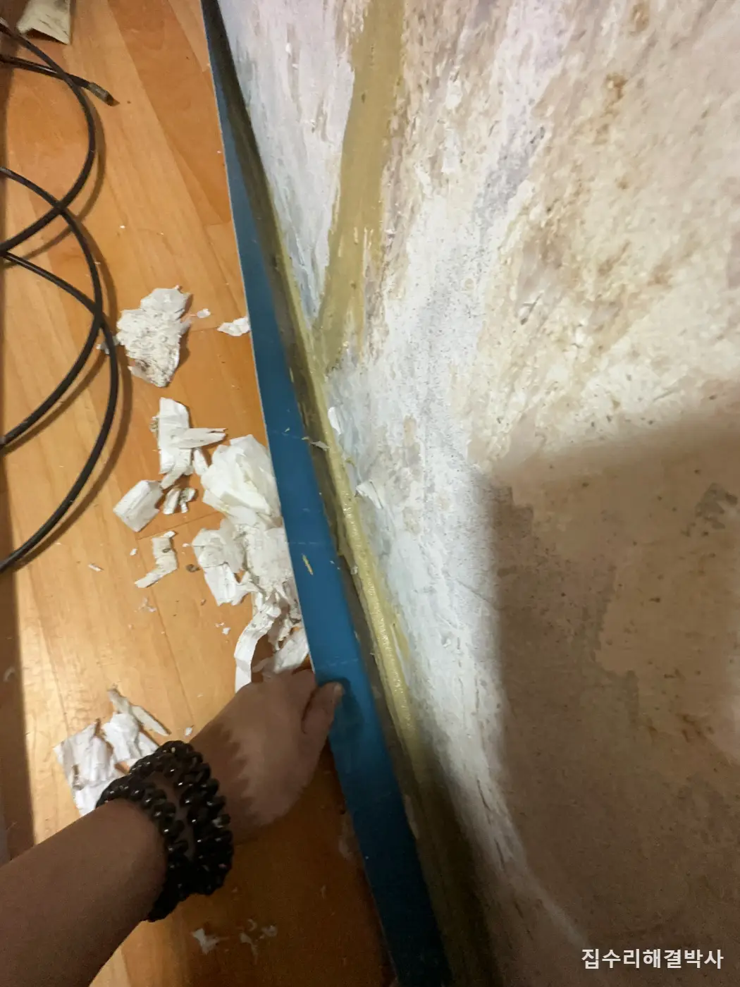 벽돌 모양 스티로폼 단열재를 붙이기 전에 — 두 번 일하지 않는 법 시공 사진 2