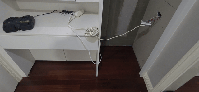 스타일러와 장을 뗀 자리 비어 버린 마루 — 단종된 이건마루를 전국 수배해 복원 작업 후