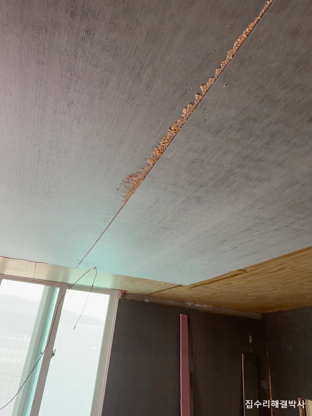 벽돌 모양 스티로폼 단열재를 붙이기 전에 — 두 번 일하지 않는 법 대표 사진