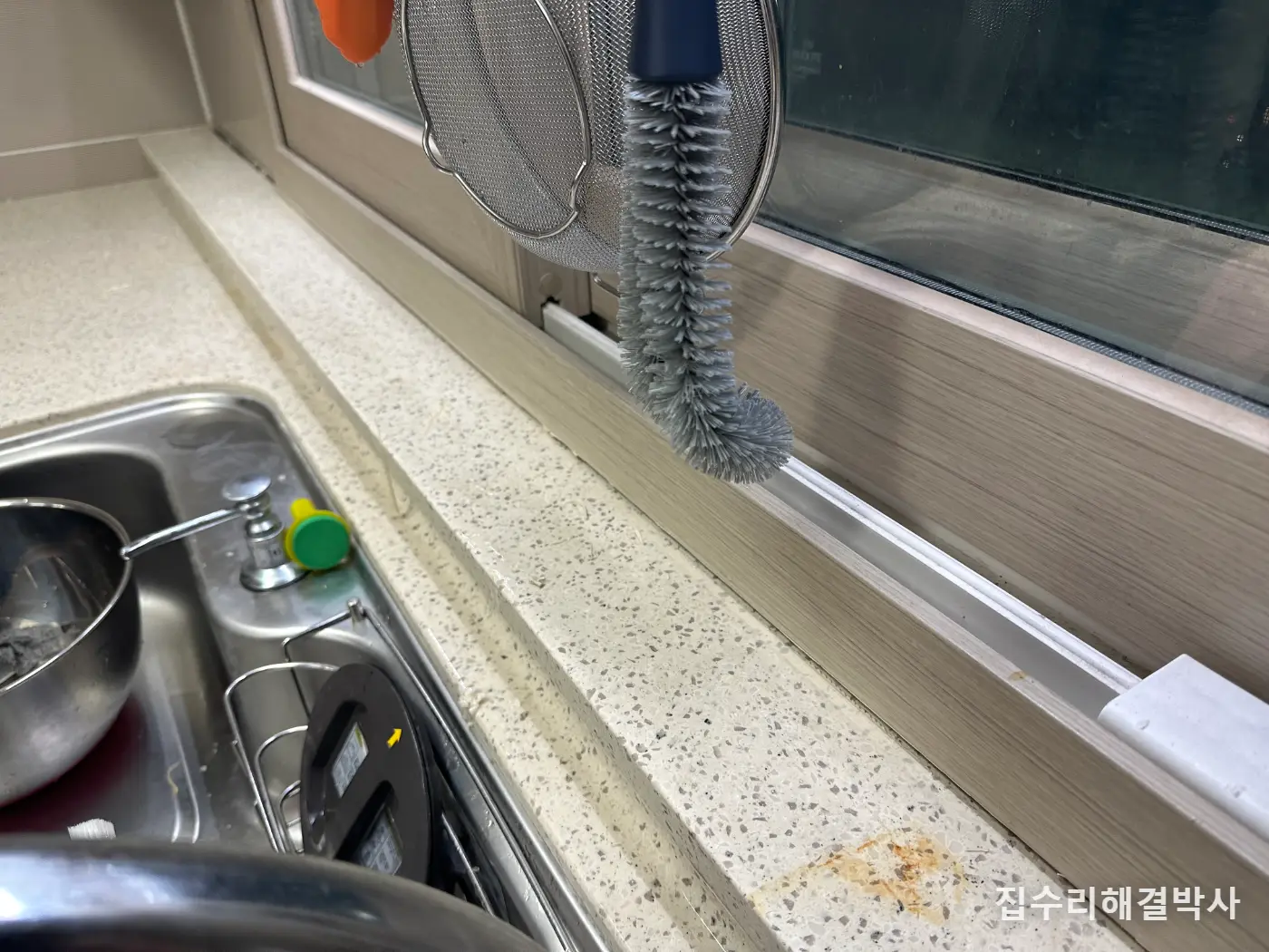 식기세척기 설치 불가 판정 받았을 때 — 싱크대 상판을 뜯어 높이를 올리는 방법 시공 사진 7