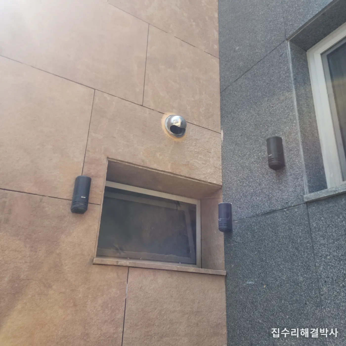 화장실에 환기구가 아예 없다면 — 인테리어 전에 뚫어야 마감을 안 뜯습니다
