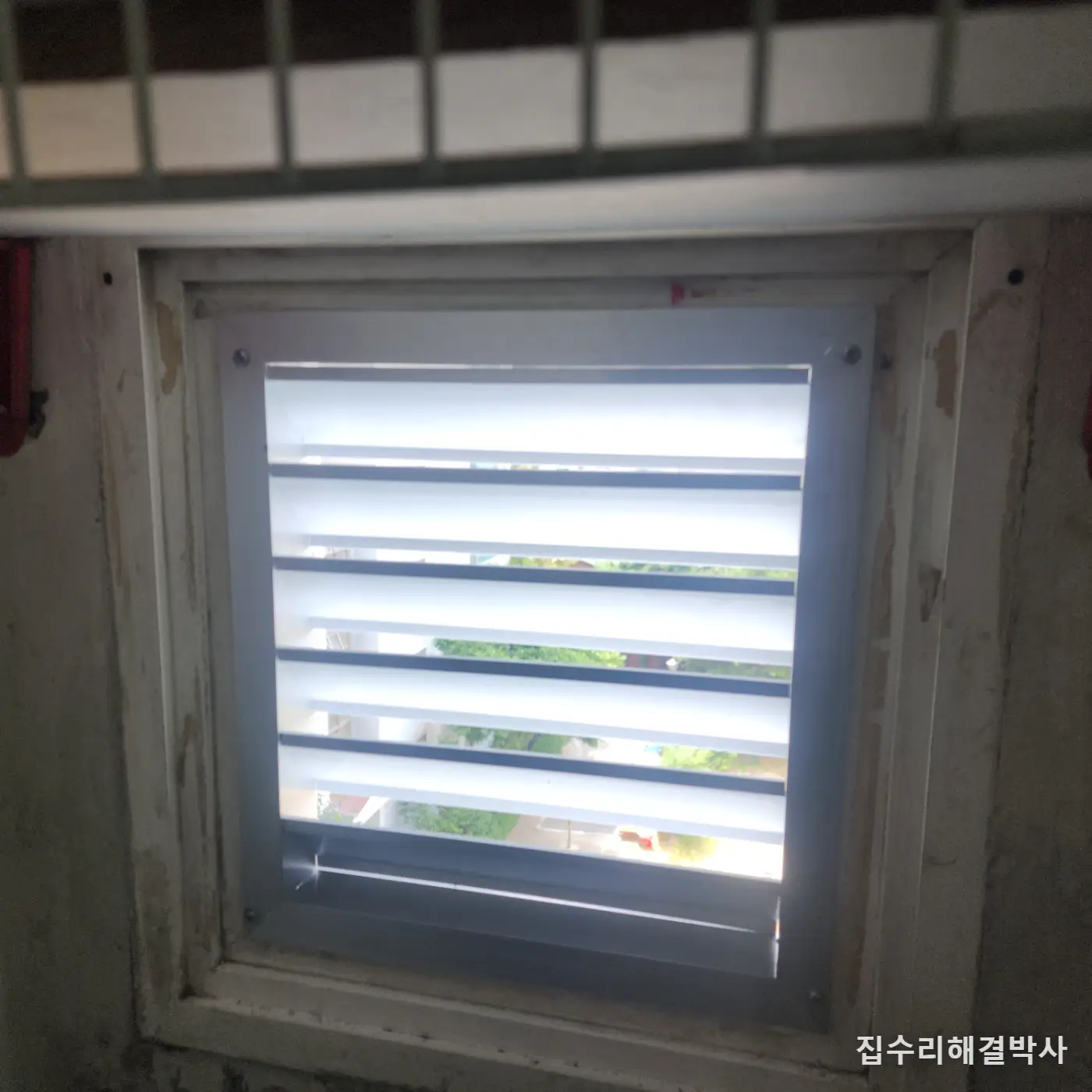 보일러실 환기창을 비닐로 막아 두셨다면 — 막는 게 아니라 바꿔야 합니다 시공 사진 4