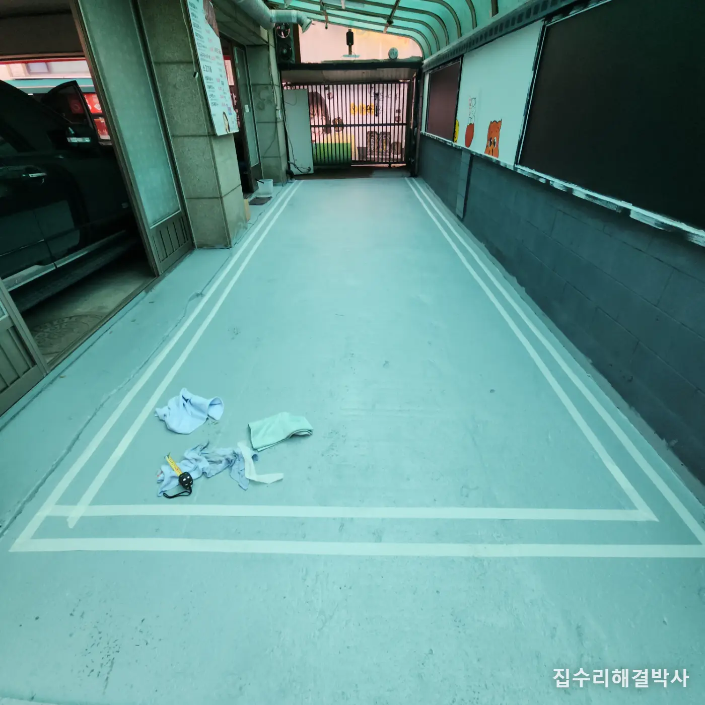 주차라인은 그리기 전이 일입니다 — 바닥을 만들어야 페인트가 붙습니다 시공 사진 1