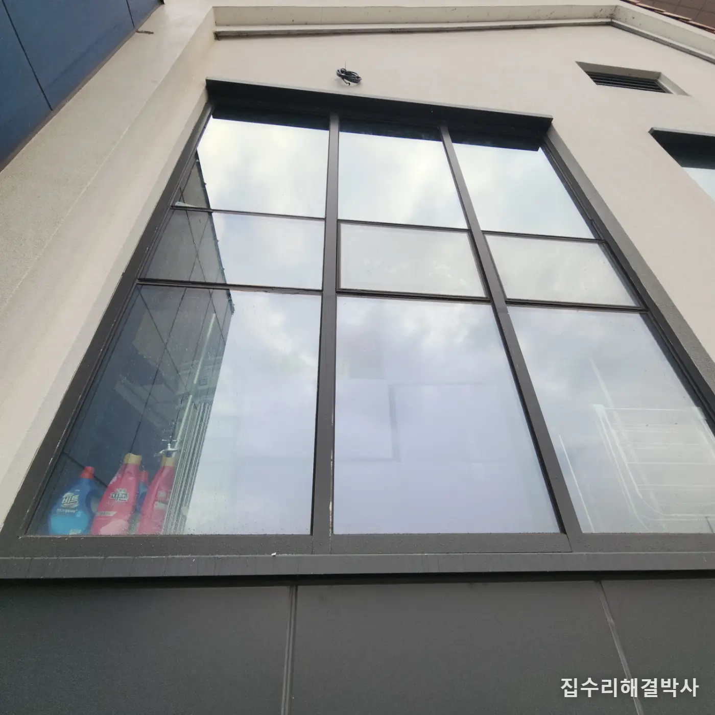 남양주 지식산업센터 폐업 매장 간판 철거·유리창 광고필름 제거 — 스카이차 고소작업 시공 사진 6