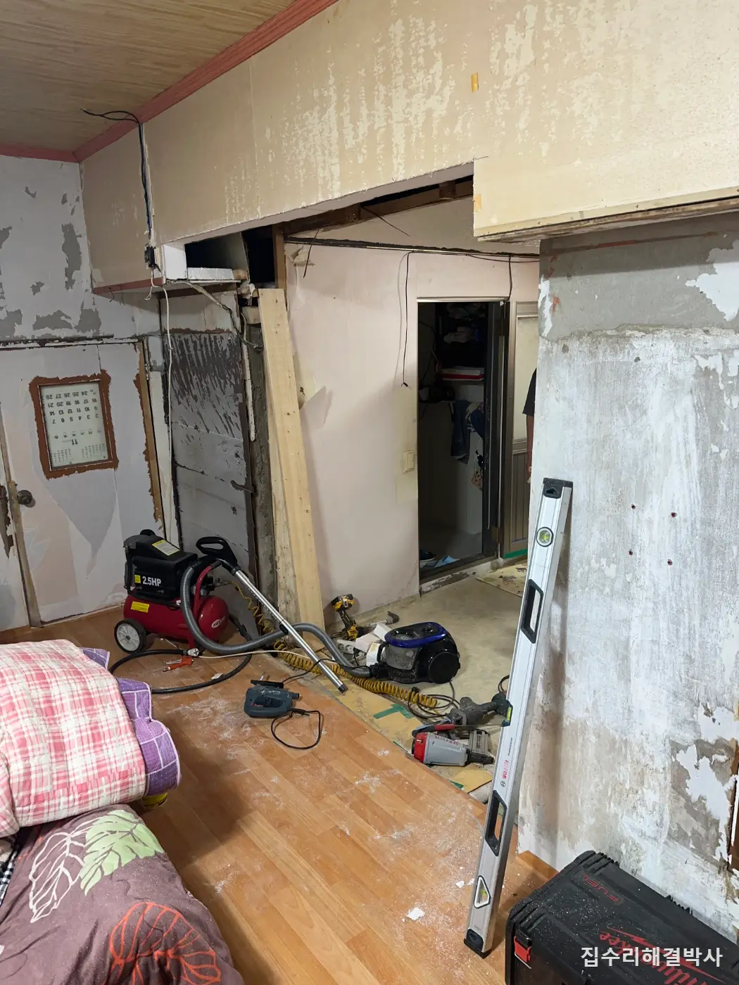 벽돌 모양 스티로폼 단열재를 붙이기 전에 — 두 번 일하지 않는 법 시공 사진 5