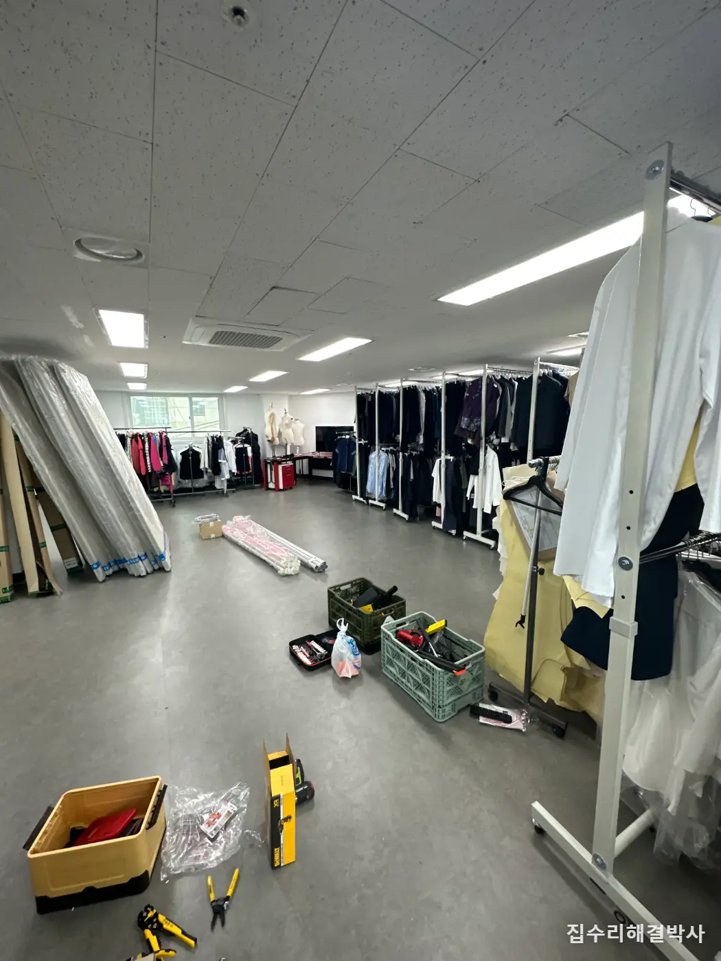 간판·액자·선반·TV 벽걸이 설치 시공 사진