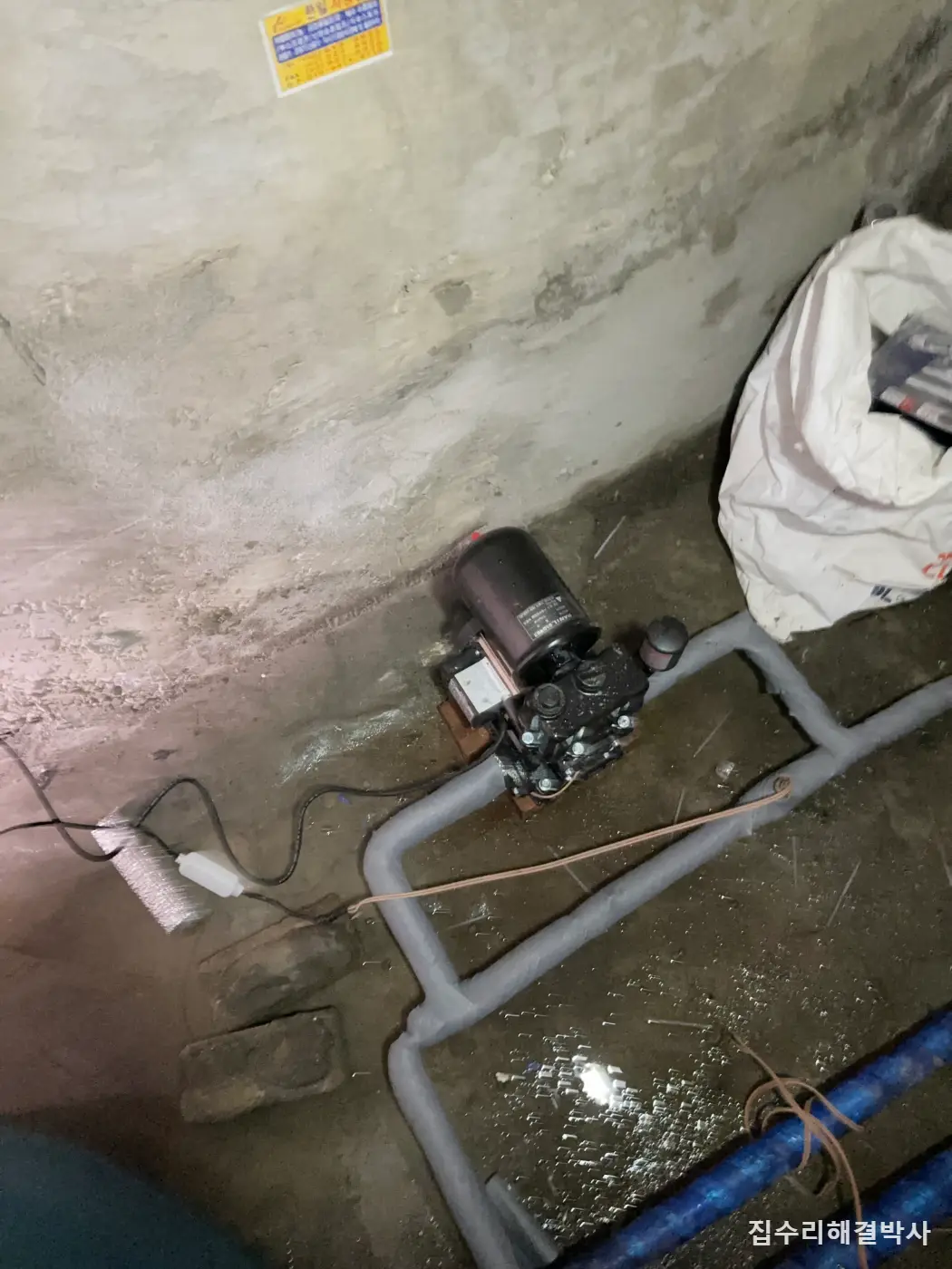 수압 약한 빌라 고층 펌프 모터 교체 — 겨울에 얼지 않게 열선과 판넬 보온함까지 시공 사진 8