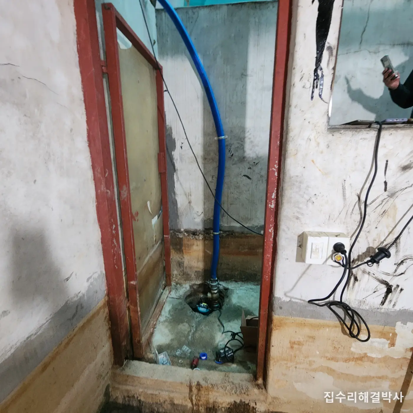 지하 계단에 물이 고일 때 — 습식코어로 집수정 만들고 압상고 맞는 모터 앉히기 시공 사진 5