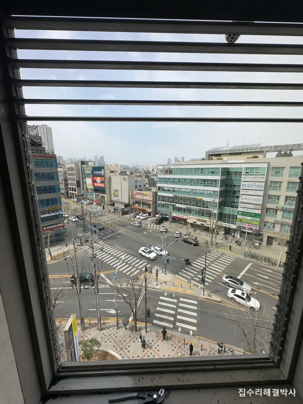 샷시와 붙어 있어 분리가 안 되는 루버창 — 통째로 못 갈면 개조합니다 시공 사진 3