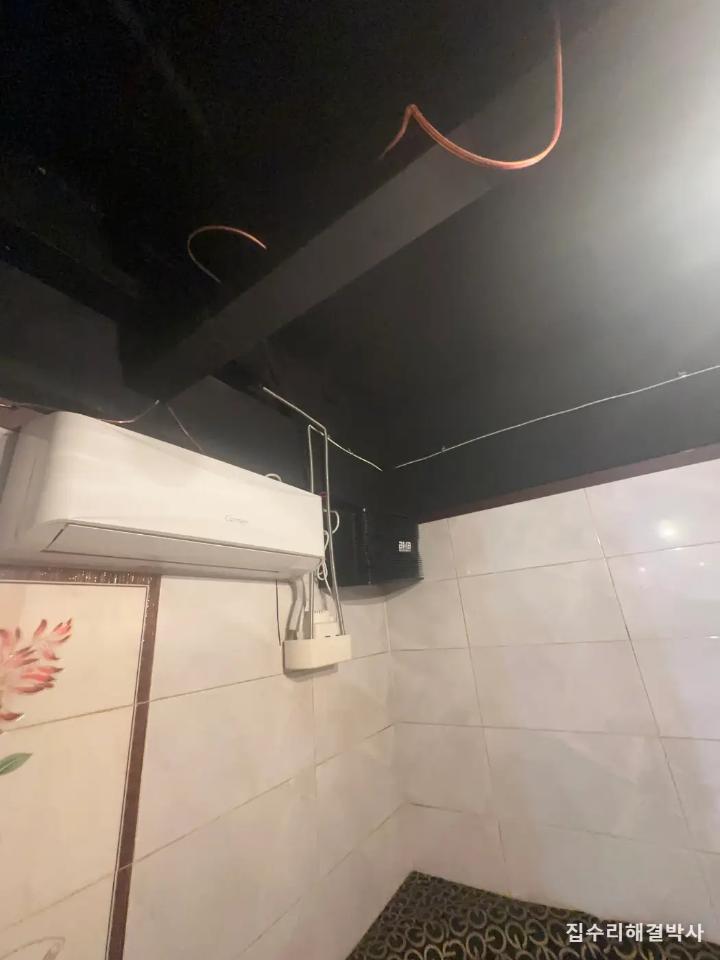 트렌치 세 번 고쳐도 새는 지하 음식점 — 스텐 차수판·에어컨 펌프로 물길 옮기기 시공 사진 6