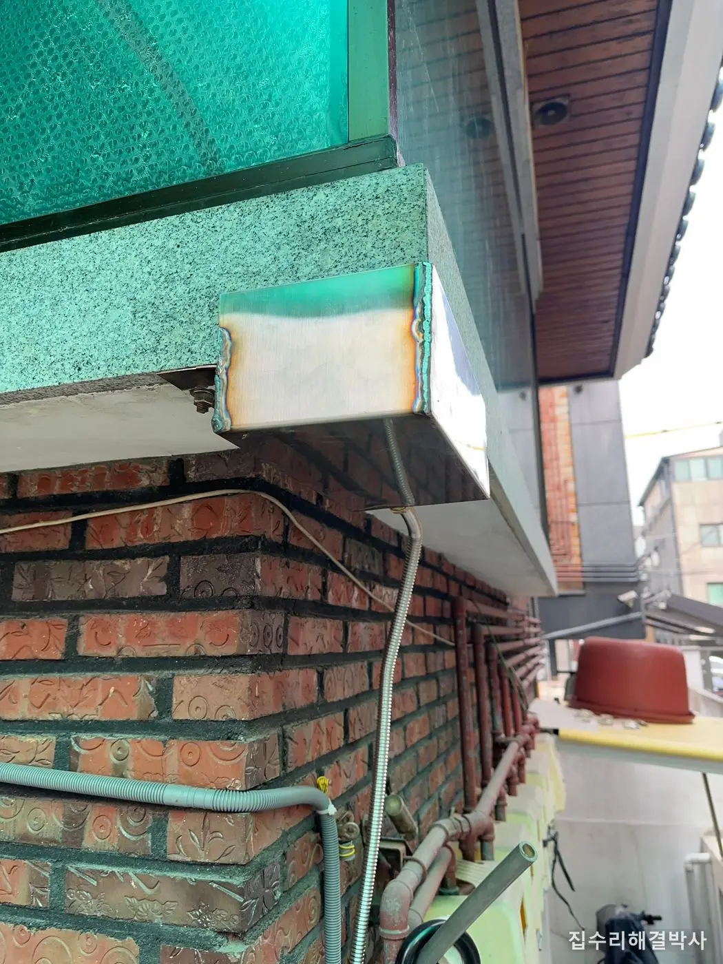 물이 흐르는 미끄러운 대리석 계단 — 작업 과정