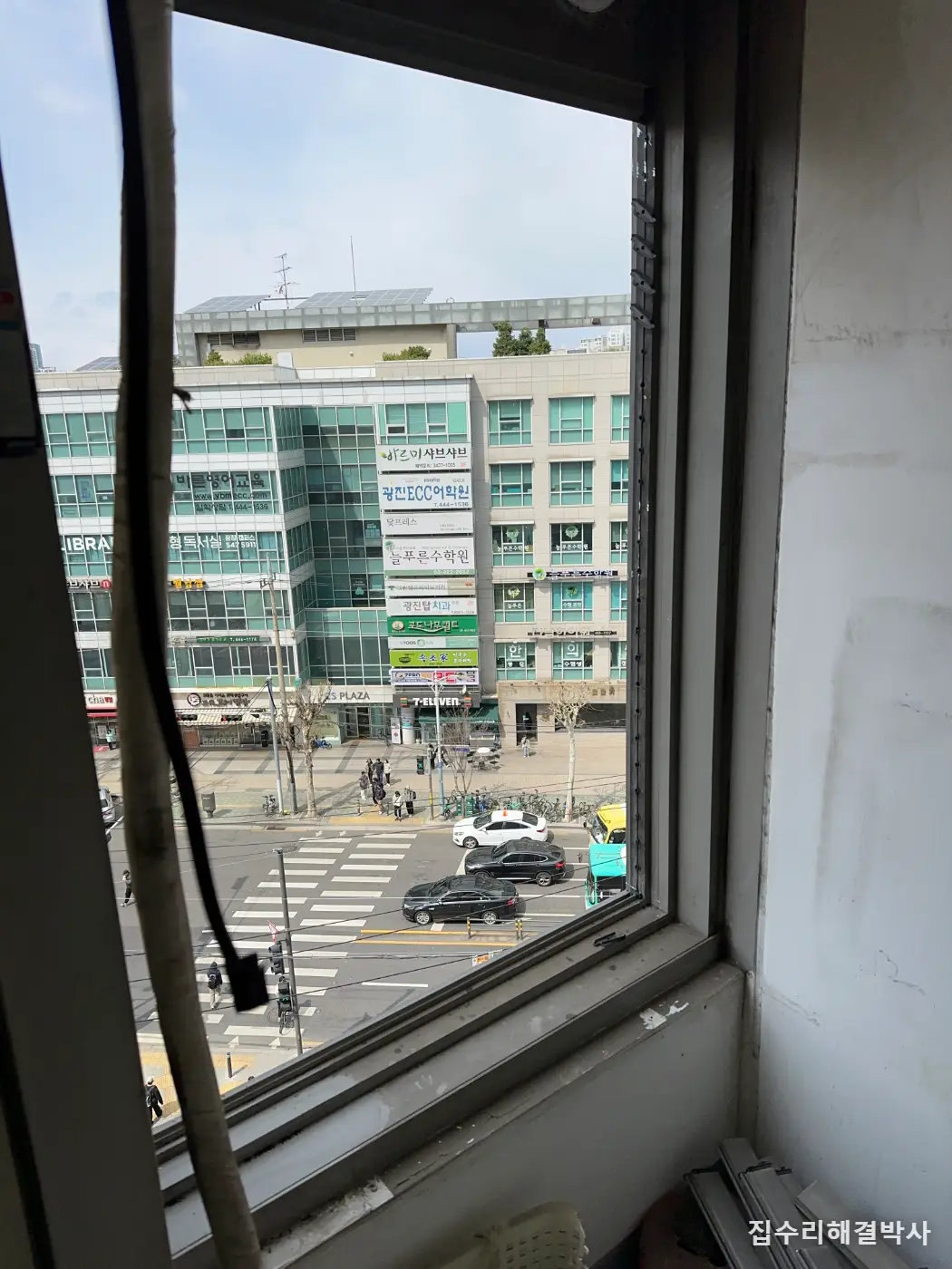 샷시와 붙어 있어 분리가 안 되는 루버창 — 통째로 못 갈면 개조합니다 시공 사진 4