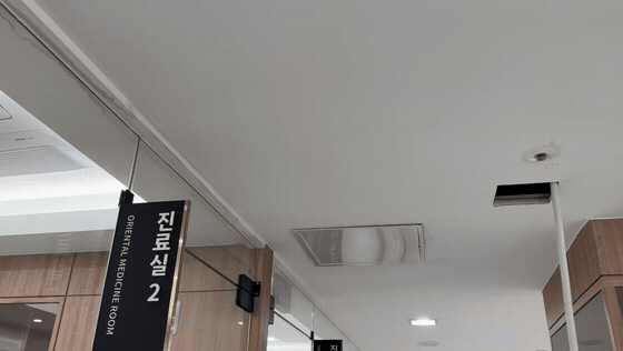 아래층 천장에서 물이 떨어질 때 — 천정을 다 뜯지 말고 점검구부터 내세요 작업 전