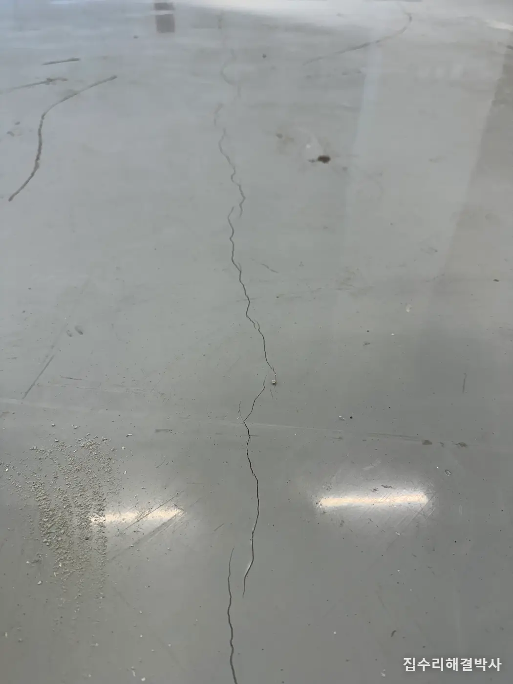 지식산업센터 바닥 앙카 원복 — 메운 자리가 볼록하지 않게 면갈이까지 시공 사진 2