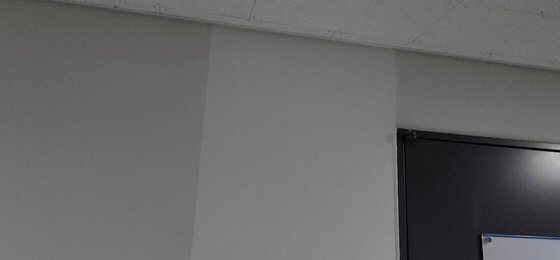 간판 떼다 석고가 뜯겨 나갔다면 — 두껍게 한 번보다 얇게 다섯 번입니다 작업 전