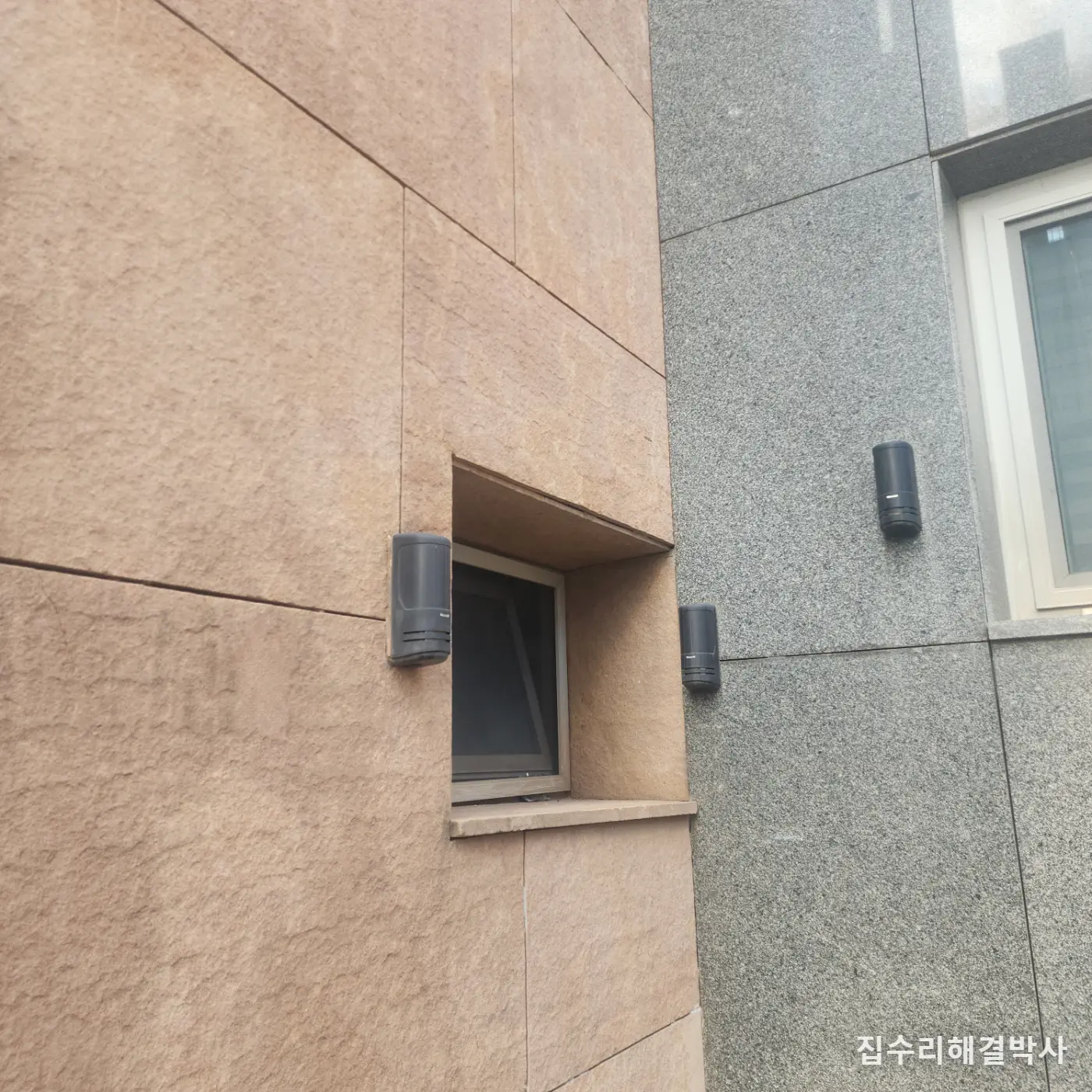 화장실에 환기구가 아예 없다면 — 인테리어 전에 뚫어야 마감을 안 뜯습니다 시공 사진 2