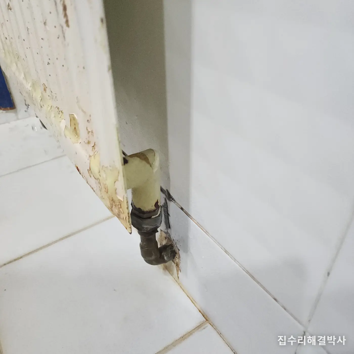 안 쓰는 화장실 라디에이터 떼고 싶을 때 — 막지 말고 이어야 하는 경우