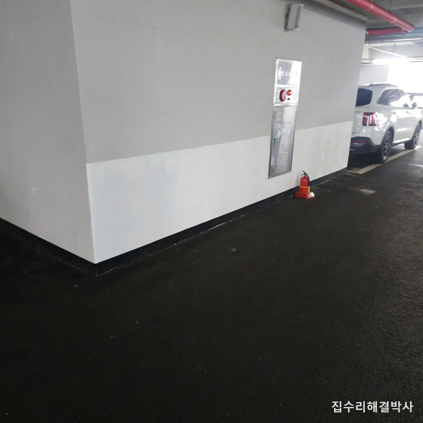 주차장에서 벽을 긁었을 때 — 퍼티로 면 잡고 도장까지 이질감 없이 복원하는 방법 시공 사진 6