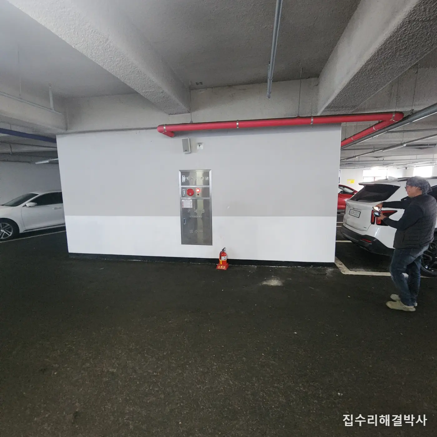 주차장에서 벽을 긁었을 때 — 퍼티로 면 잡고 도장까지 이질감 없이 복원하는 방법 시공 사진 7