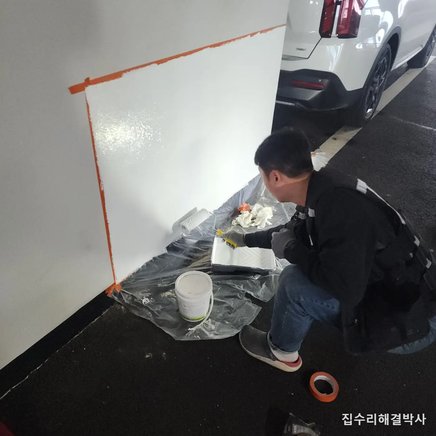 주차장에서 벽을 긁었을 때 — 퍼티로 면 잡고 도장까지 이질감 없이 복원하는 방법 시공 사진 5