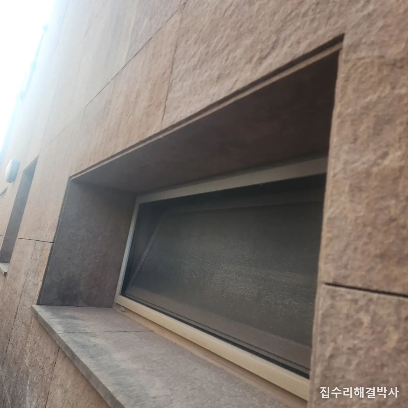 화장실에 환기구가 아예 없다면 — 인테리어 전에 뚫어야 마감을 안 뜯습니다 시공 사진 5