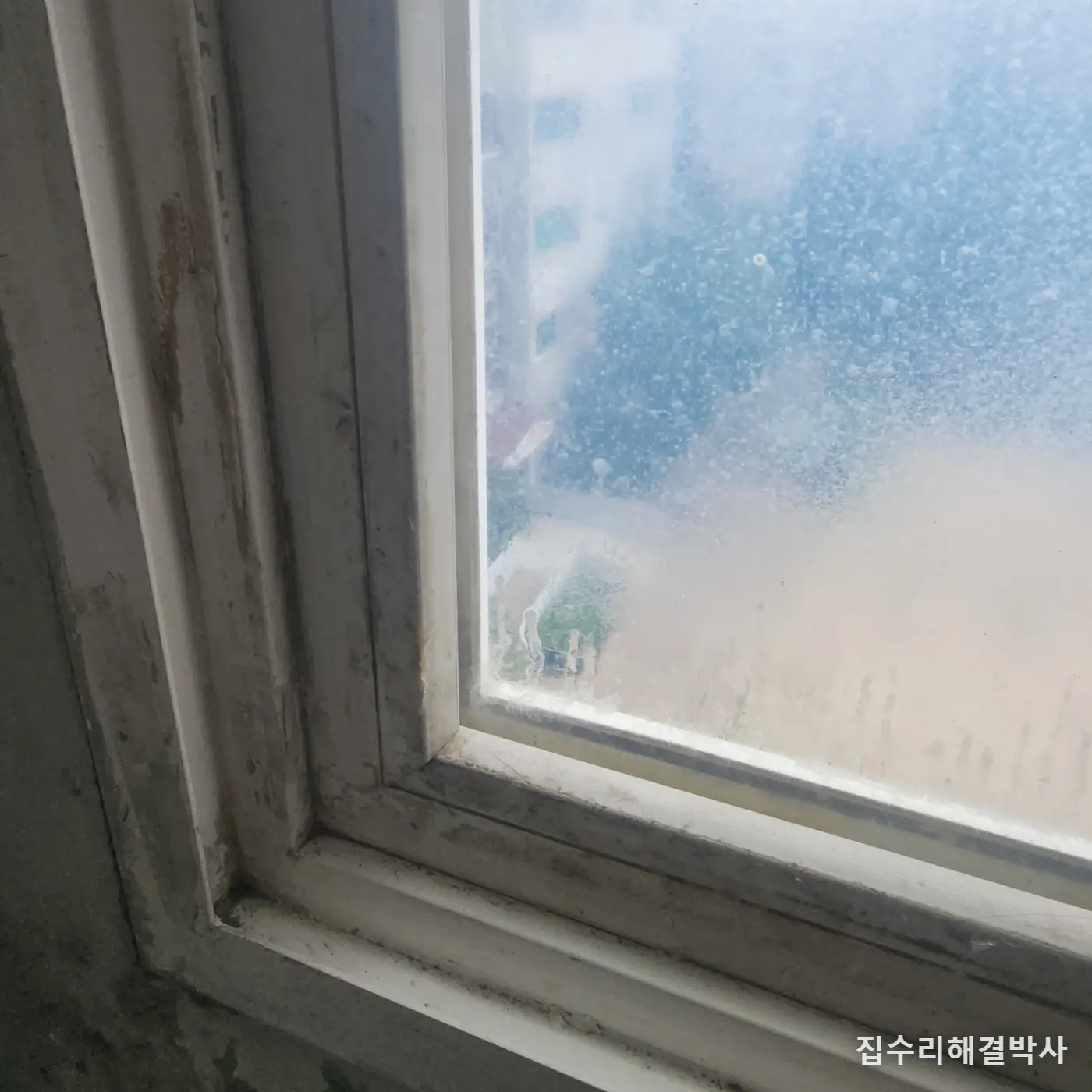 보일러실 환기창을 비닐로 막아 두셨다면 — 막는 게 아니라 바꿔야 합니다 시공 사진 1