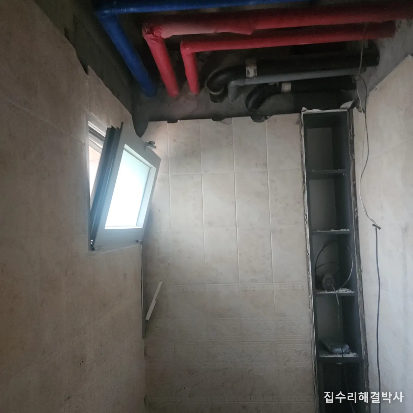 화장실에 환기구가 아예 없다면 — 인테리어 전에 뚫어야 마감을 안 뜯습니다 시공 사진 1