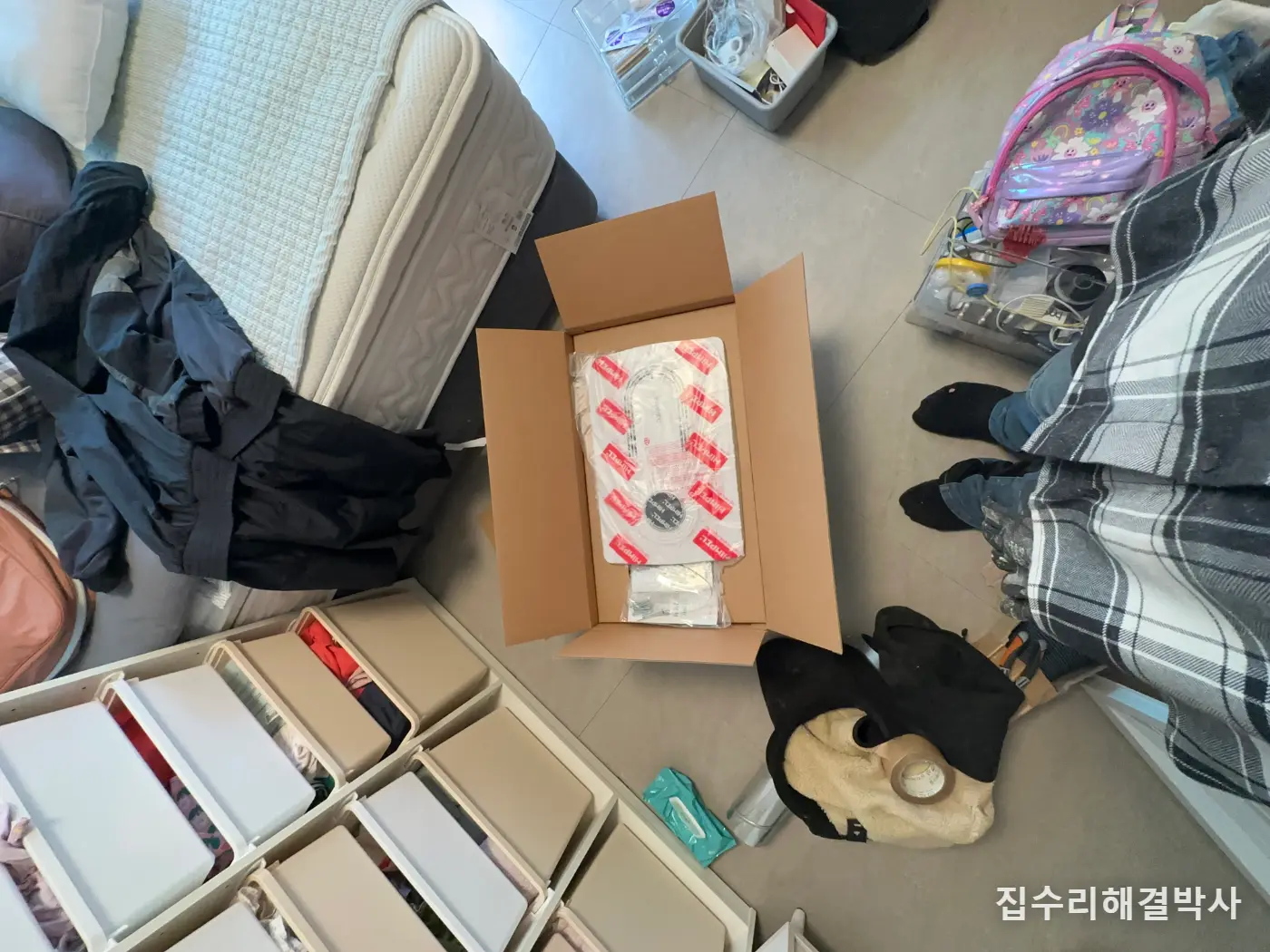 환풍기 틀어도 곰팡이가 계속 생기는 창문 없는 화장실 — 천정 높이가 모자라도 휴젠뜨 설치 시공 사진 3
