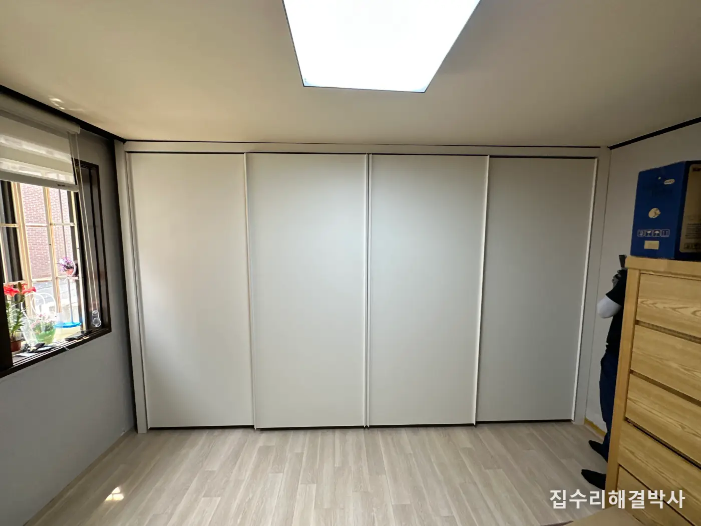 이사 갈 집 층고가 낮아 안 들어가는 붙박이장 — 상부 10cm 잘라 이전설치 시공 사진 6
