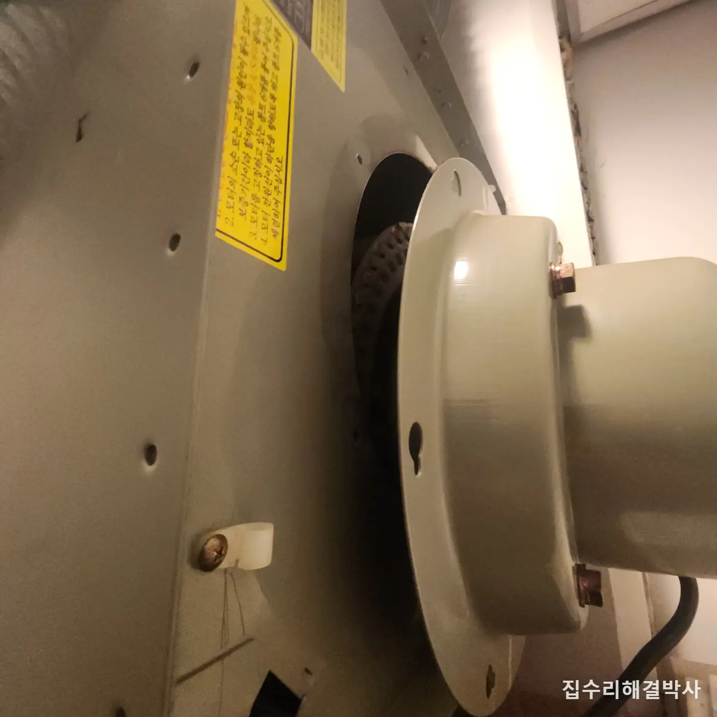 시로코팬은 마력이 높다고 좋은 게 아닙니다 — 들어오는 공기가 있어야 돕니다 시공 사진 2