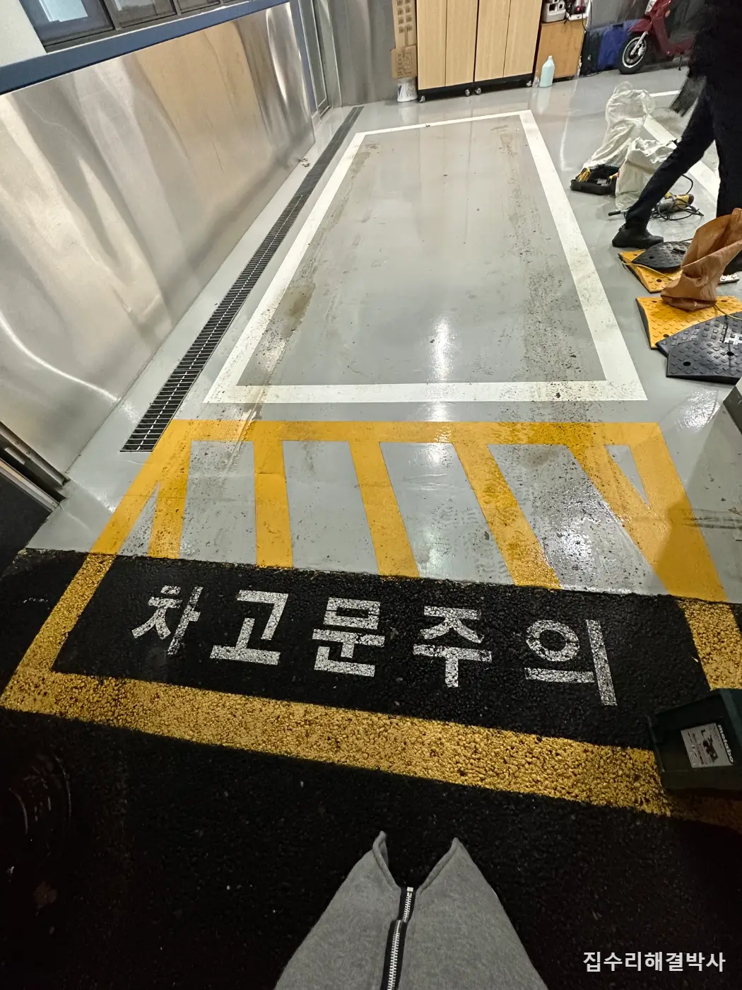 차량 고임목 대신 조립식 과속방지턱 — 미끄러짐을 막는 저속유도장치 설치