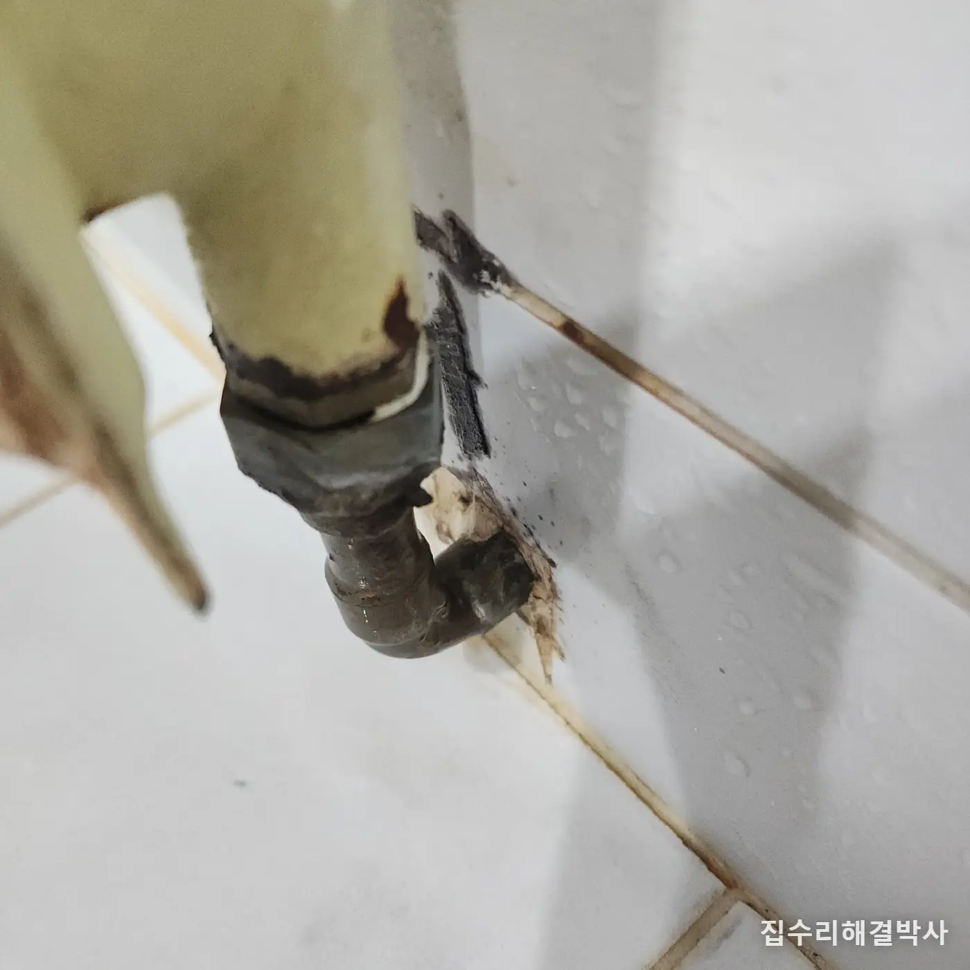 안 쓰는 화장실 라디에이터 떼고 싶을 때 — 막지 말고 이어야 하는 경우 시공 사진 2