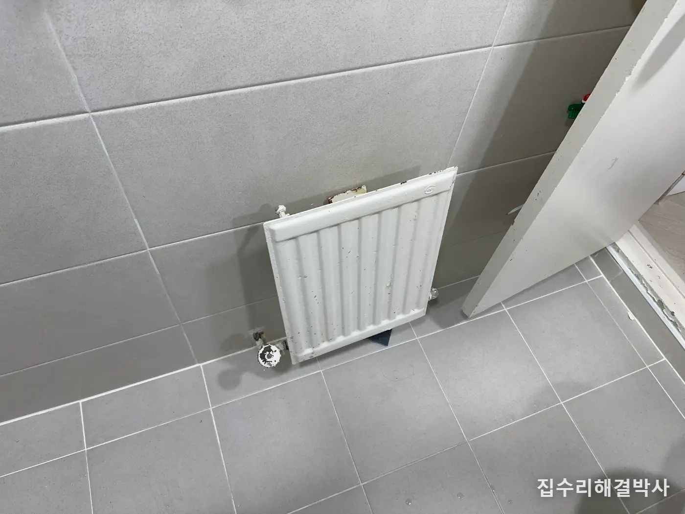 구축 아파트 화장실 배관이 샐 때 — 벽을 까야 하는 이유가 있습니다