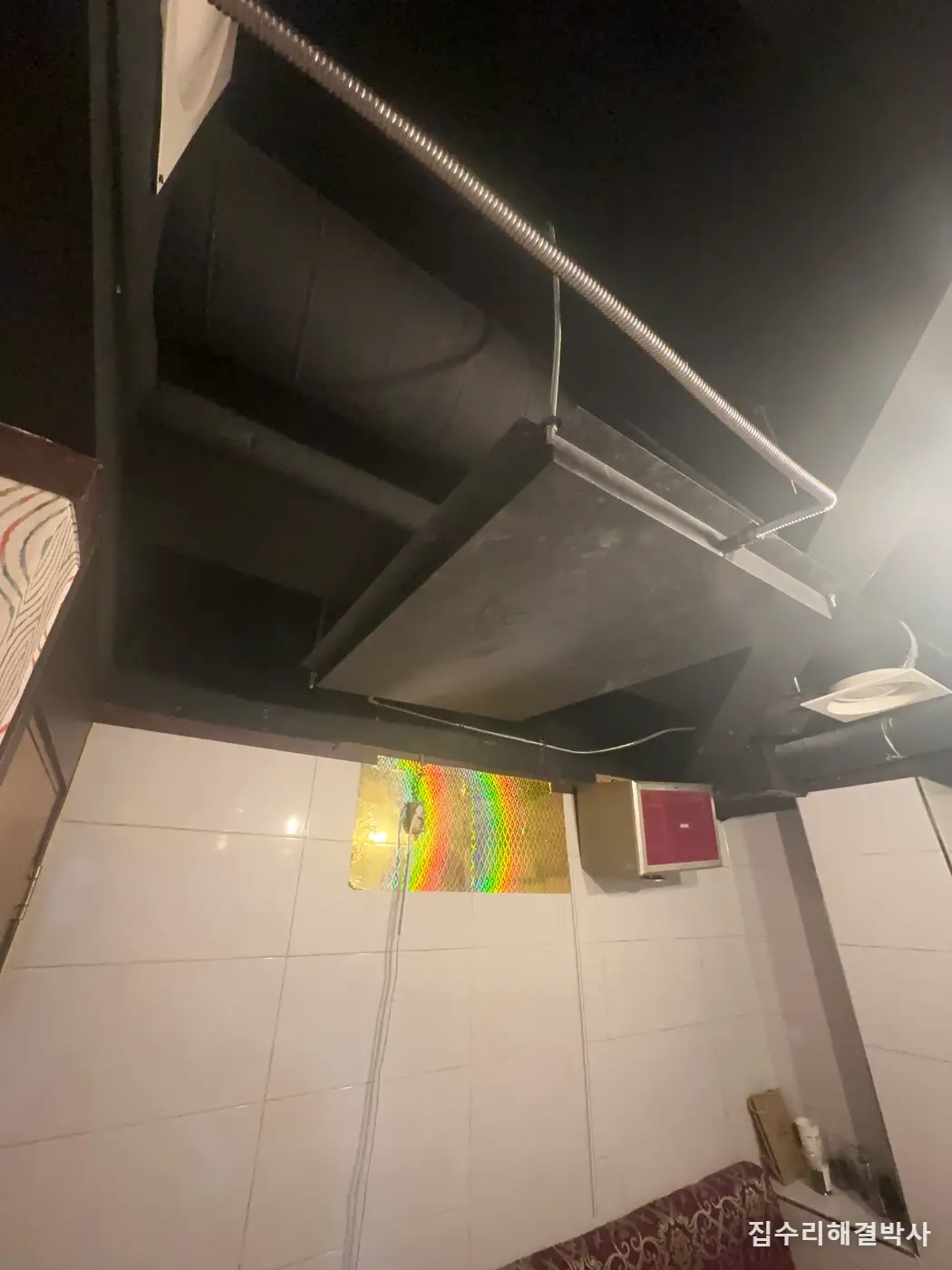 트렌치 세 번 고쳐도 새는 지하 음식점 — 스텐 차수판·에어컨 펌프로 물길 옮기기 시공 사진 4