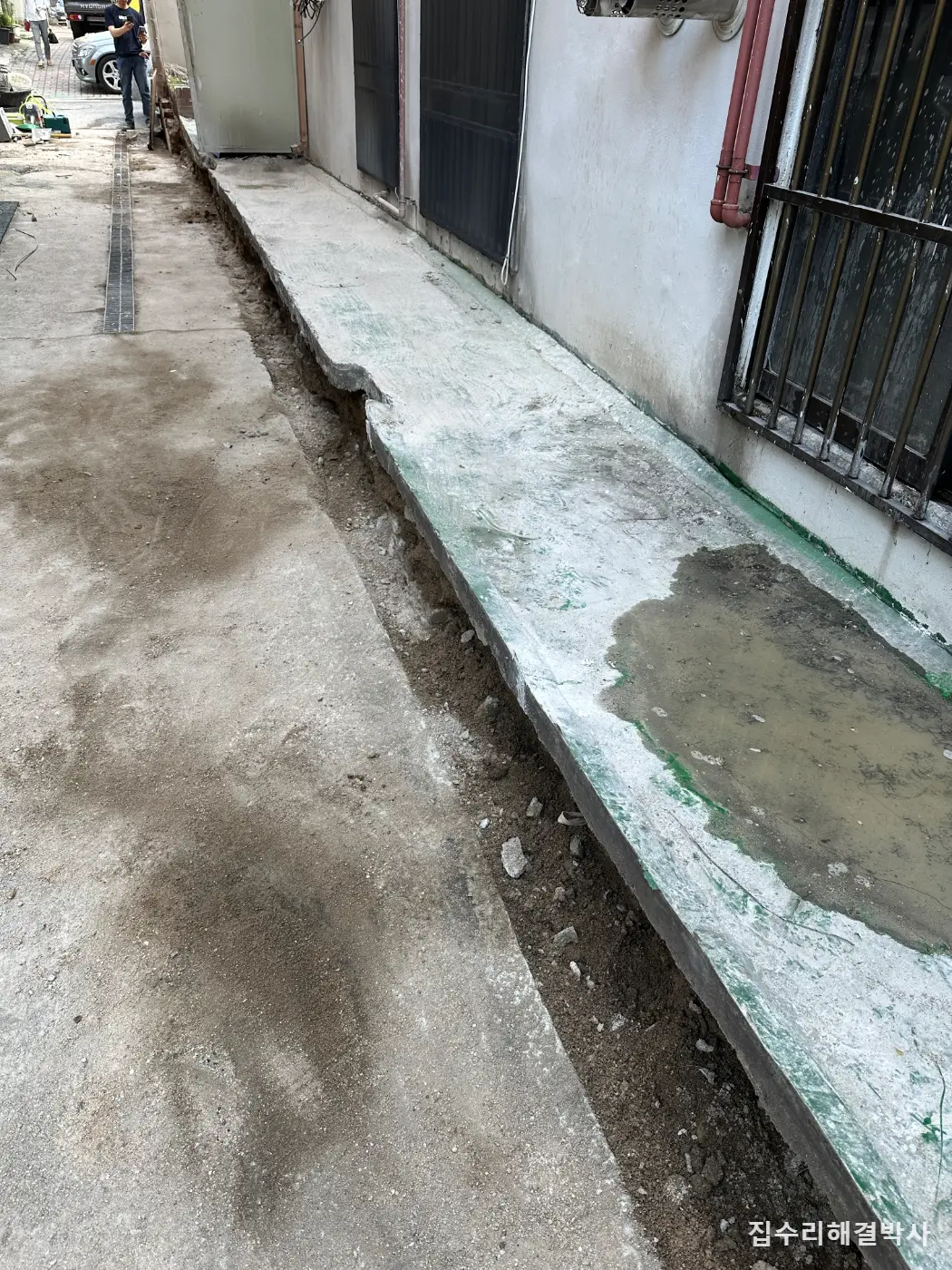 오래된 담장이 넘어가기 직전일 때 — 파트너로 절개해 철거하고 하부지지부터 다시 쌓는 방법 시공 사진 4